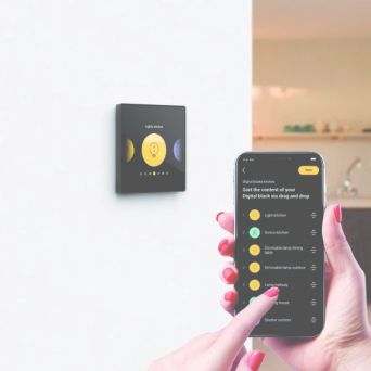 Niko Home Control bediening via wanddisplay en smartphone